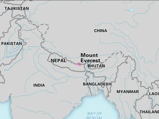 Mapa pokazuje, gdzie leży Mount Everest, na granicy Nepalu i Chin, w Himalajach.