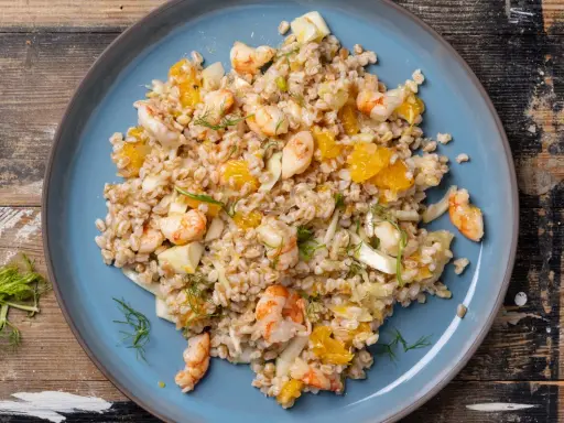 Insalata di farro: la prepari così ed è perfetta per ogni stagione