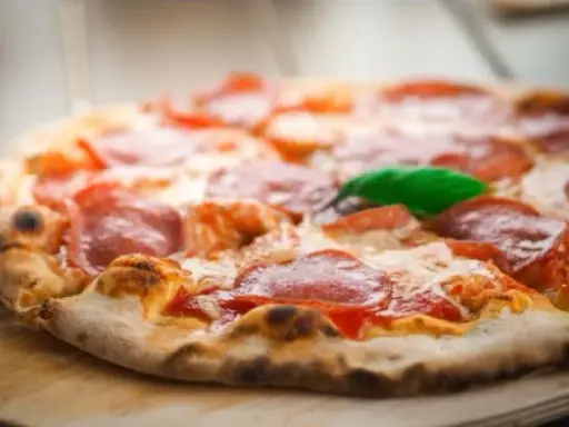 Domowa pizza jak z restauracji? Poznaj klucz do idealnego pieczenia!