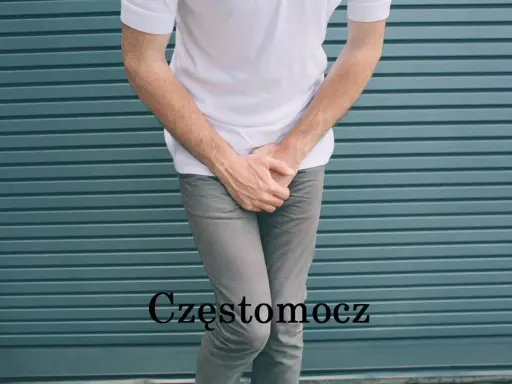 Mężczyzna z rękami skrzyżowanymi na kroczu, symbolizujący częstomocz na tle nerwowym. Jak leczyć tę dolegliwość?