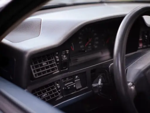 Co obejmuje wyposażenie Volvo XC60 Black Edition?