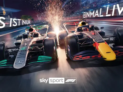 Formel 1 TV: Zwei Boliden rasen im Duell, Funken sprühen. Erlebe die Spannung live auf Sky Sport.