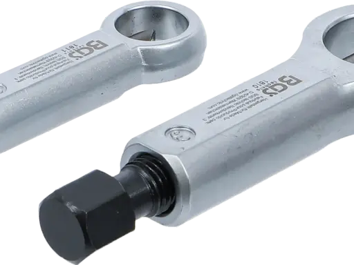 Dos rompetuercas de metal plateado, herramientas para romper tuercas oxidadas o difíciles de quitar.