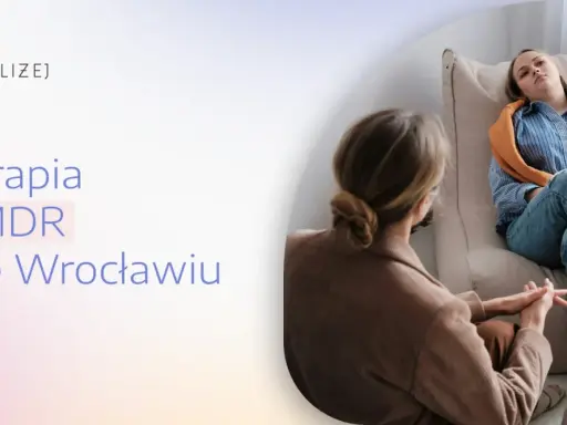 Terapia EMDR we Wrocławiu. Młoda kobieta siedzi na pufie, rozmawiając z terapeutką.