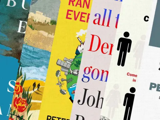 Copertine di libri di attualità con titoli e grafiche varie, tra cui figure stilizzate, scacchi e paesaggi.