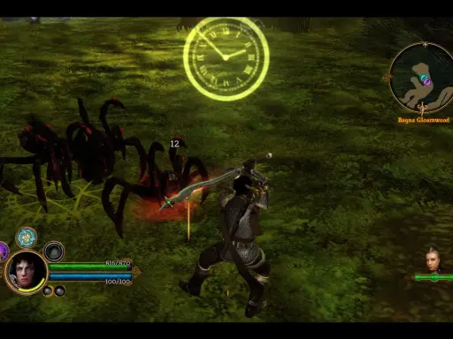 Bohater w grze Dungeon Siege 3 walczy z pająkami w lesie.