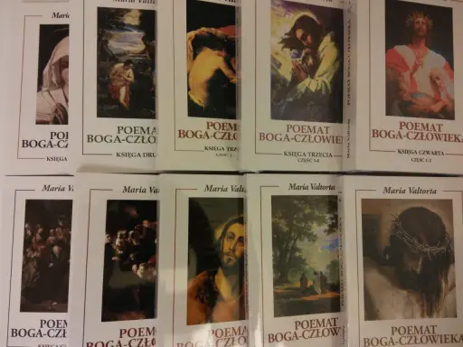 Okładki książek z serii "Poemat Boga-Człowieka" Marii Valtorty, przedstawiające obrazy religijne.