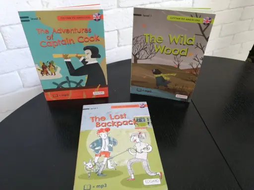Książki do czytania po angielsku: "The Adventures of Captain Cook", "The Wild Wood" i "The Lost Backpack". Poziomy 1 i 2.