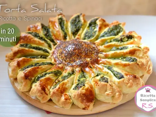 Torta salata ricotta e spinaci a forma di girasole, pronta in 20 minuti. Deliziosa e scenografica!