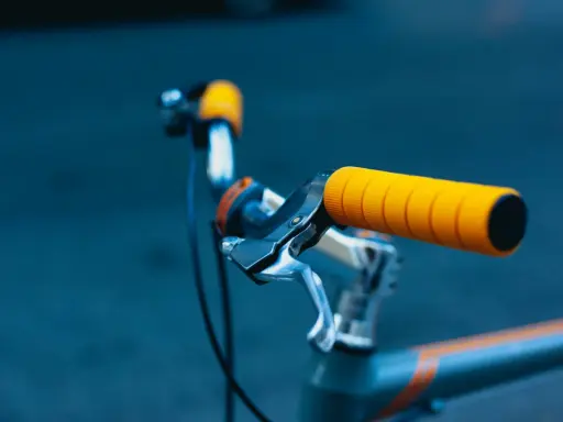 Jasne, żółte gripy do MTB wyglądają świetnie! Zapewniają pewny chwyt i dodają koloru.