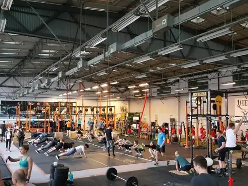 CrossFit Wrocław: Przewodnik po boxach, ceny i jak zacząć?