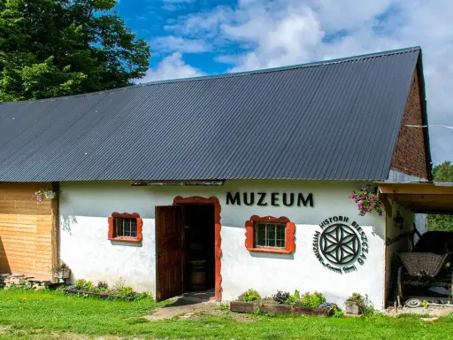 Muzeum Historii Bieszczad w Czarnej Górnej zaprasza do odkrywania przeszłości.