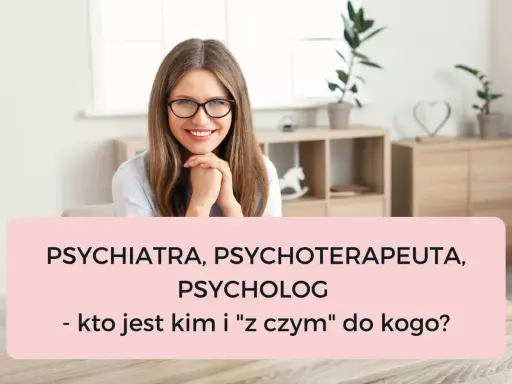 Uśmiechnięta kobieta w okularach wyjaśnia różnice między psychiatrą, psychoterapeutą i psychologiem. Terapia psychologiczna a psychoterapia - kto jest kim?