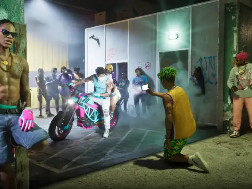 Wyczekiwana gra: młodzi ludzie w neonowych strojach, motocykl, broń i dym.