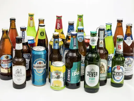 Duży wybór piw bezalkoholowych, w tym Żywiec IPA 0,0%, Jever Fun, Patronus Weissbier i wiele innych.