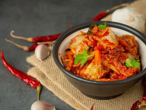 Jak zrobić kimchi w domu? Kompletny przepis, uniknij błędów!