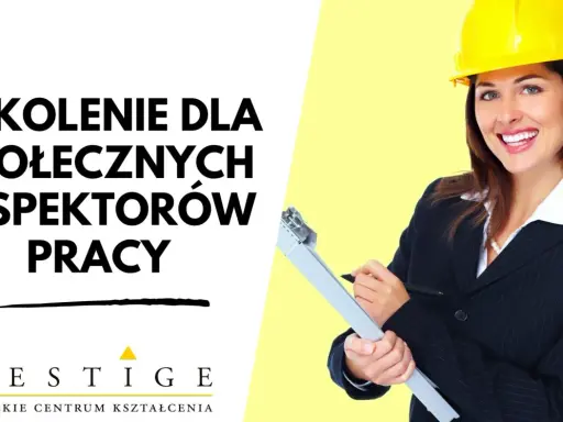 Uśmiechnięta kobieta w żółtym kasku i garniturze, trzymająca clipboard. Reklama szkolenia dla społecznych inspektorów pracy.