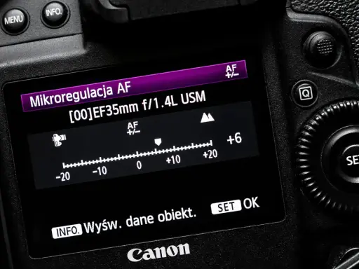Ekran aparatu Canon z menu mikroregulacji AF dla obiektywu EF35mm f/1.4L USM. Ustawienie +6. Niektóre detale mogą być rozmazane zdjecia.