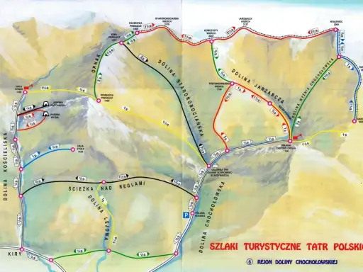 Mapa turystyczna Tatr z zaznaczonymi szlakami z Doliny Chochołowskiej, prowadzącymi przez szczyty i przełęcze.