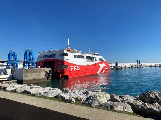 FRS Fähre bereit für einen Tagesausflug von Tarifa nach Tanger.