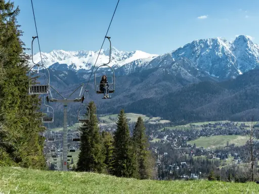 Wyciąg krzesełkowy na Butorowy Wierch. Widok na Tatry i Zakopane. Sprawdź cennik i wybierz się na górę!