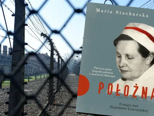 Książka o położnej z Auschwitz-Birkenau, która pomagała dzieciom. W tle druty kolczaste i baraki obozu.