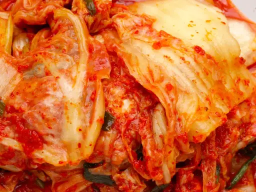 Kimchi: Co to jest? Smak, zdrowie i jak jeść koreański superfood