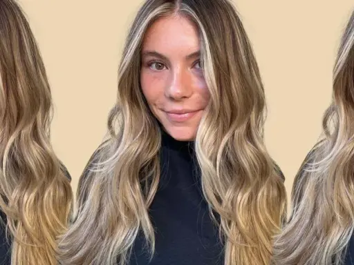Mujer con cabello rubio sucio, ondas suaves y mechones rubios más claros.