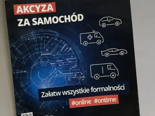 Akcyza za auto – załatw formalności online i ontime. Grafika przedstawia różne pojazdy: samochód osobowy, karetkę, sportowe auto i furgonetkę.