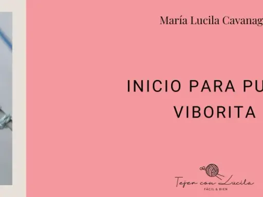 Manos tejiendo un punto viborita en lana celeste. Título: Inicio para punto viborita.