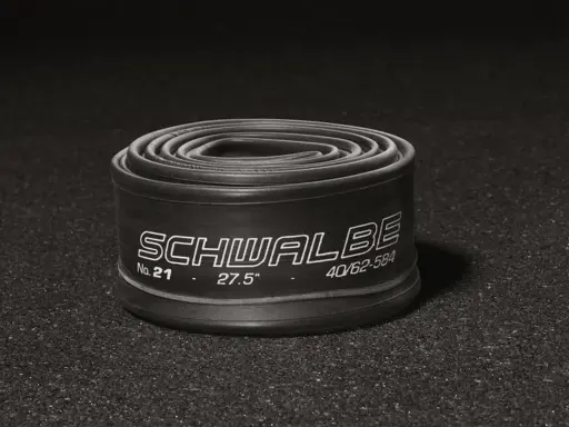 Zwinięta dętka rowerowa Schwalbe. Rozmiar 40/62-584, czyli idealna jako dętka do opony 700x40c.
