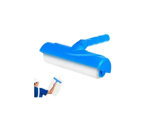 Rodillo pintar techo azul, ideal para renovar espacios. Un pintor lo usa para pintar una pared.