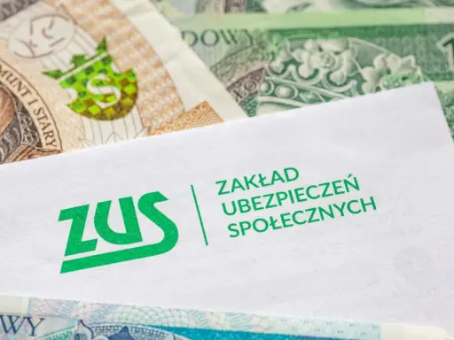 ZUS, czyli Zakład Ubezpieczeń Społecznych, na tle polskich banknotów. Czy to oznacza, że l4 co to jest, jest związane z pieniędzmi?