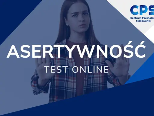 Młoda kobieta z uniesionymi dłońmi, symbolizująca asertywność. Obok napis "ASERTYWNOŚĆ TEST ONLINE".