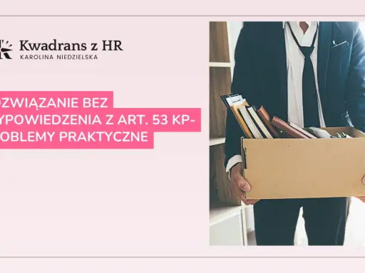 Rozwiązanie bez wypowiedzenia z art. 53 KP - problemy praktyczne. Mężczyzna w garniturze niesie karton z rzeczami.