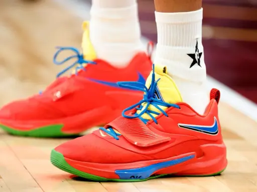 Największe buty świata: Rekordy, gwiazdy NBA i gdzie kupić w Polsce