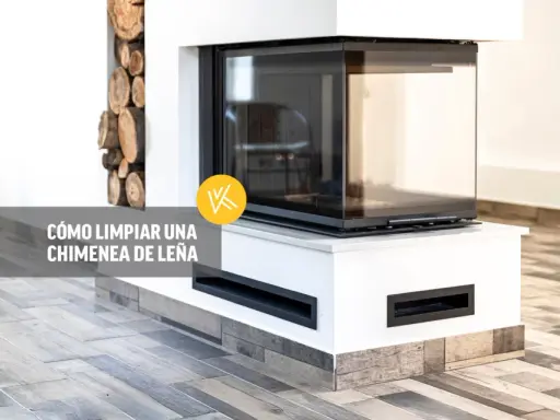 Chimenea moderna de leña con cristal, lista para aprender cómo limpiar una chimenea antigua y mantenerla impecable.