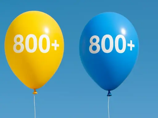 Dwa balony, żółty i niebieski, z napisem "800+". Kiedy złożyć wniosek o 800 plus?