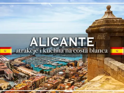 Widok na Alicante z portem pełnym łodzi, plażą i zabytkową wieżą strażniczą.