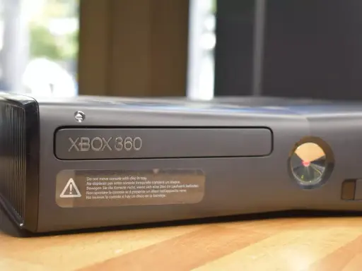 Xbox 360: Jak podłączyć pada? Rozwiąż problemy i graj od razu!