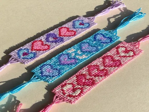 Jak zrobić bransoletkę z muliny – proste kroki i ciekawe wzory