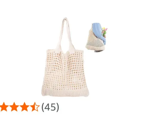 Bolso calado crochet color crema, ideal para la playa o compras. En la imagen secundaria, una persona lo lleva con flores.