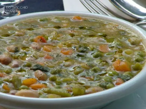 Minestra di Verdura: Calorie, Ingredienti e Ricette Light