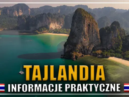 Widok na tropikalną zatokę z wapiennymi klifami, plażą i łodziami. Napis "TAJLANDIA INFORMACJE PRAKTYCZNE".