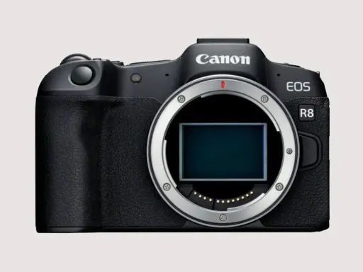 Canon EOS R8, świetny aparat kompaktowy, który często pojawia się w rankingach.
