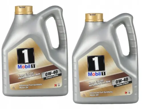 Dwie butelki oleju silnikowego Mobil 1 0W-40. Wybór między 0w40 czy 5w40 często zależy od zaleceń producenta.