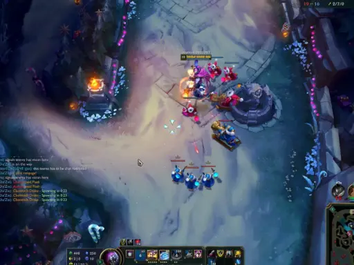 Drużyna walczy na zimowej mapie League of Legends, a na czacie widać "lol ping test".