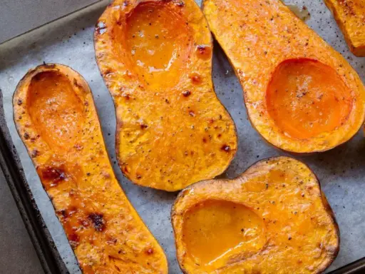 Calabaza asada, lista para deliciosas recetas con calabaza. Perfecta para un plato principal o guarnición.