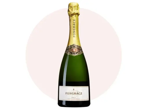 En flaska Pongrácz Brut, en torr champagneliknande dryck. Brut betyder torr, med lite socker.