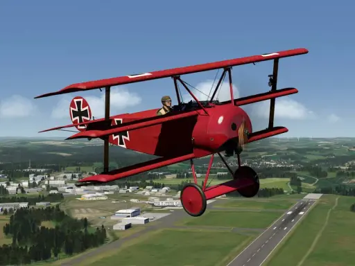 Ein rotes Fokker-Flugzeug mit Eisernem Kreuz fliegt über eine grüne Landschaft mit einer Stadt und einem Flugfeld.